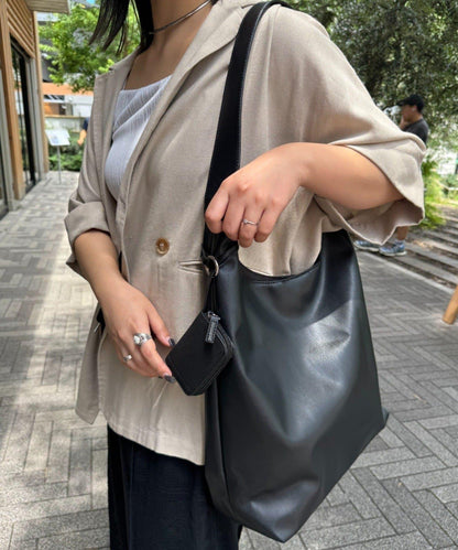 帶掛件的A4尺寸手提包