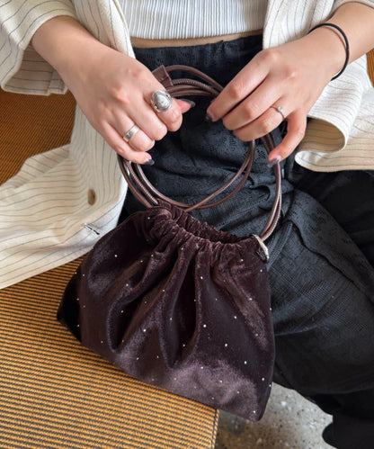 帶卡拉賓的絨面鉚釘束口袋