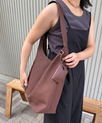 帶掛件的A4尺寸手提包