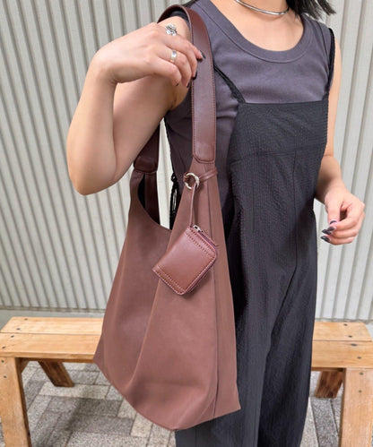 帶掛件的A4尺寸手提包