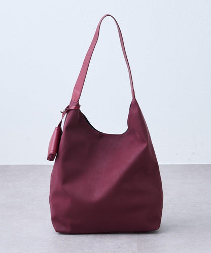 帶掛件的A4尺寸手提包