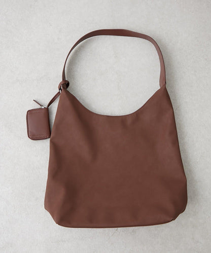 帶掛件的A4尺寸手提包