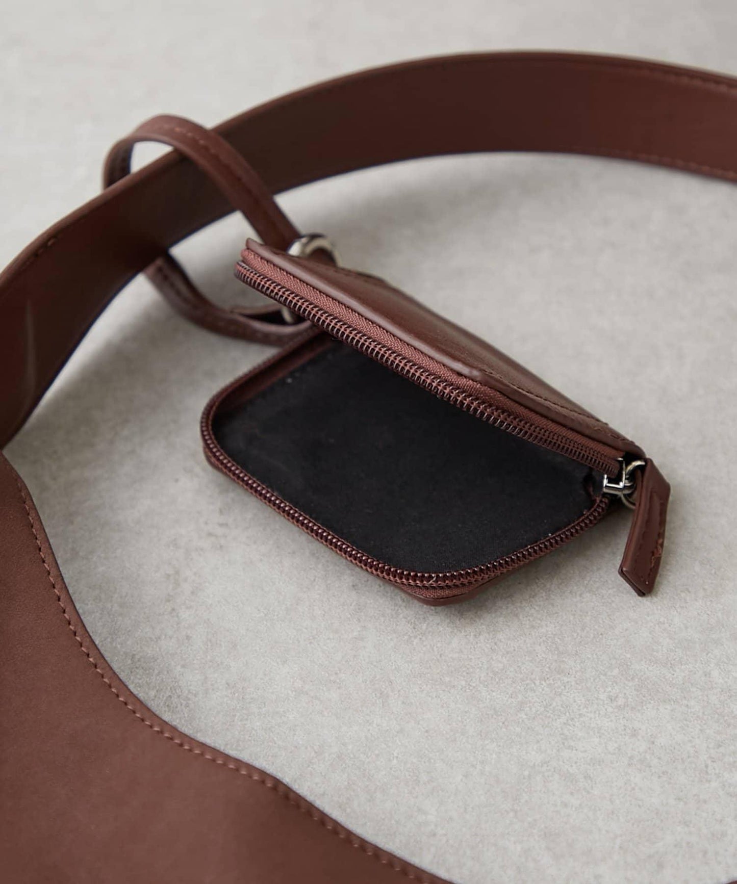 帶掛件的A4尺寸手提包