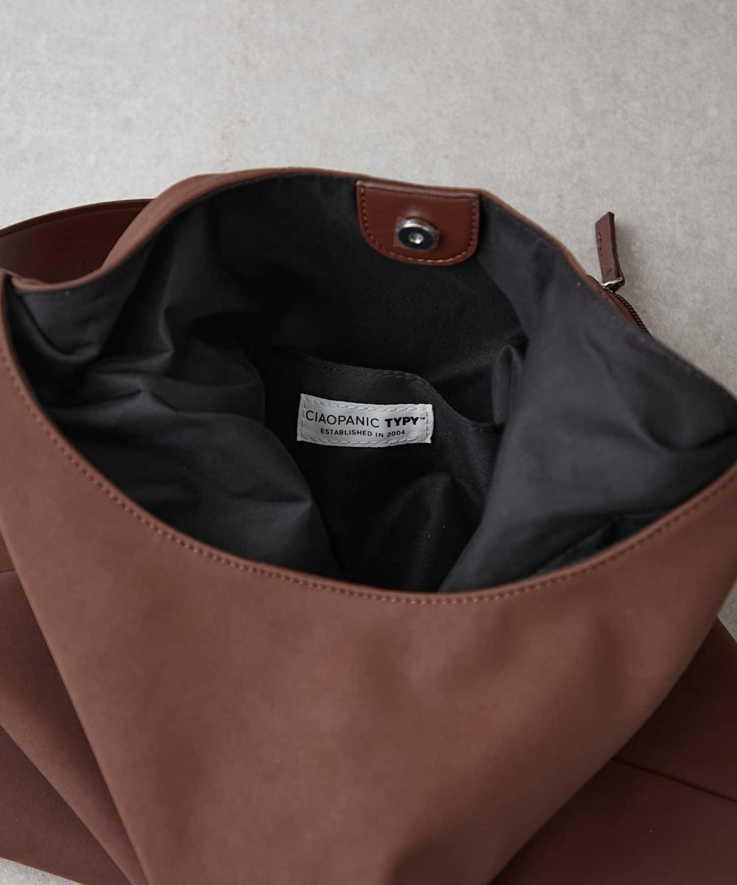 帶掛件的A4尺寸手提包