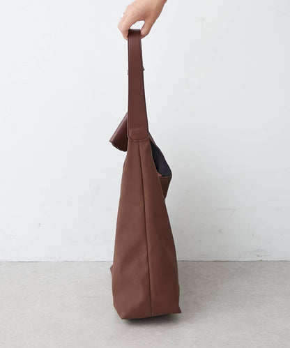 帶掛件的A4尺寸手提包