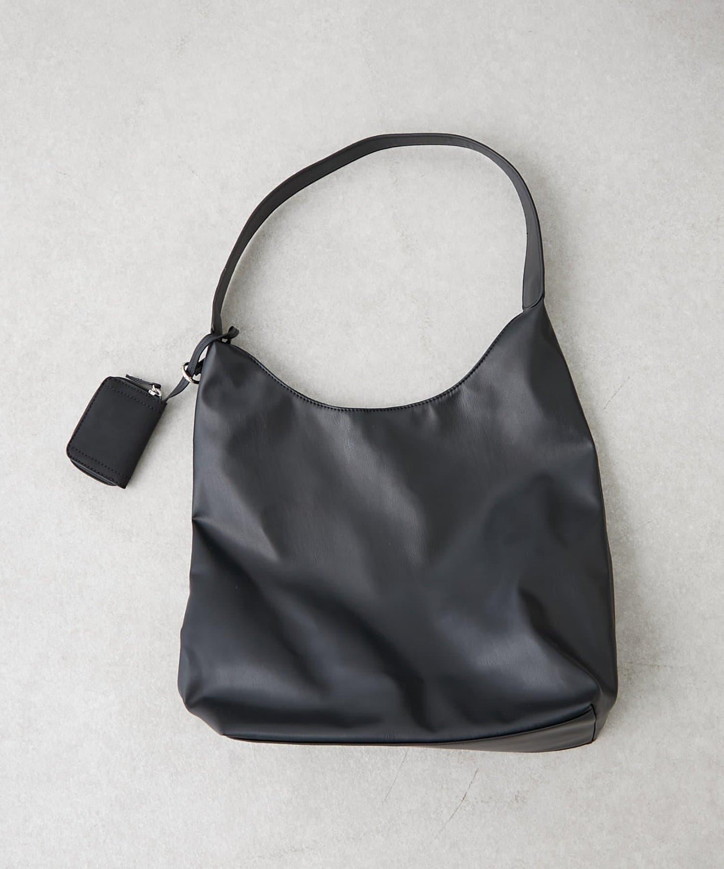 帶掛件的A4尺寸手提包