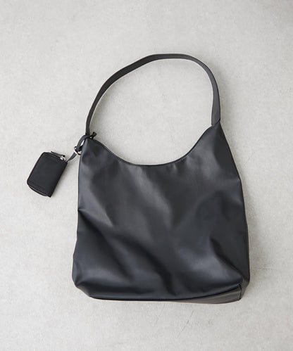 帶掛件的A4尺寸手提包