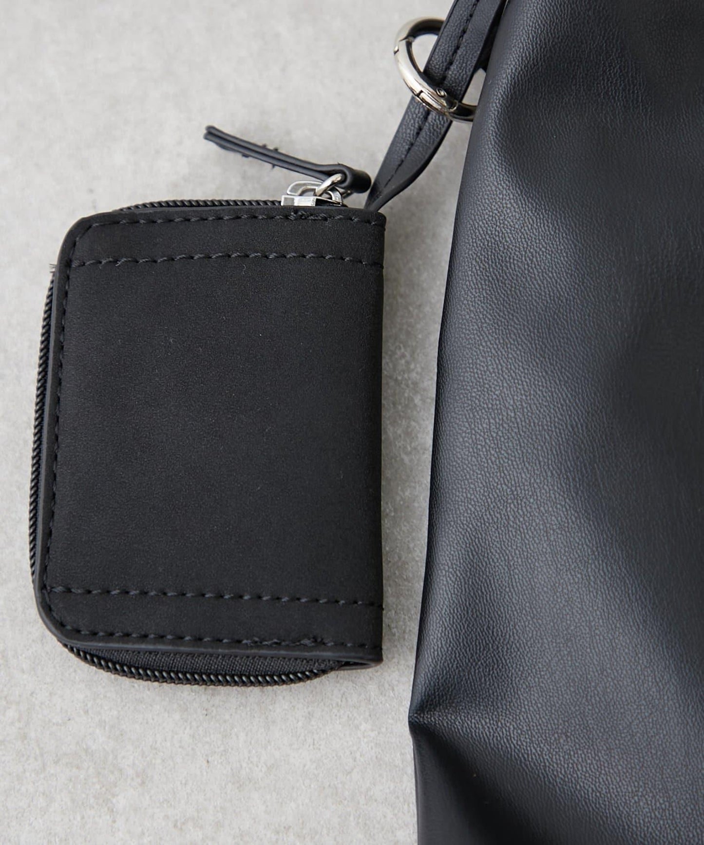 帶掛件的A4尺寸手提包