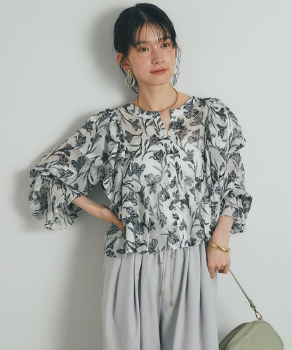 《充滿女性氣息》花朵織物蝙蝠袖襯衫