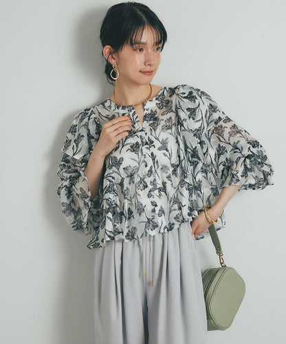 《充滿女性氣息》花朵織物蝙蝠袖襯衫