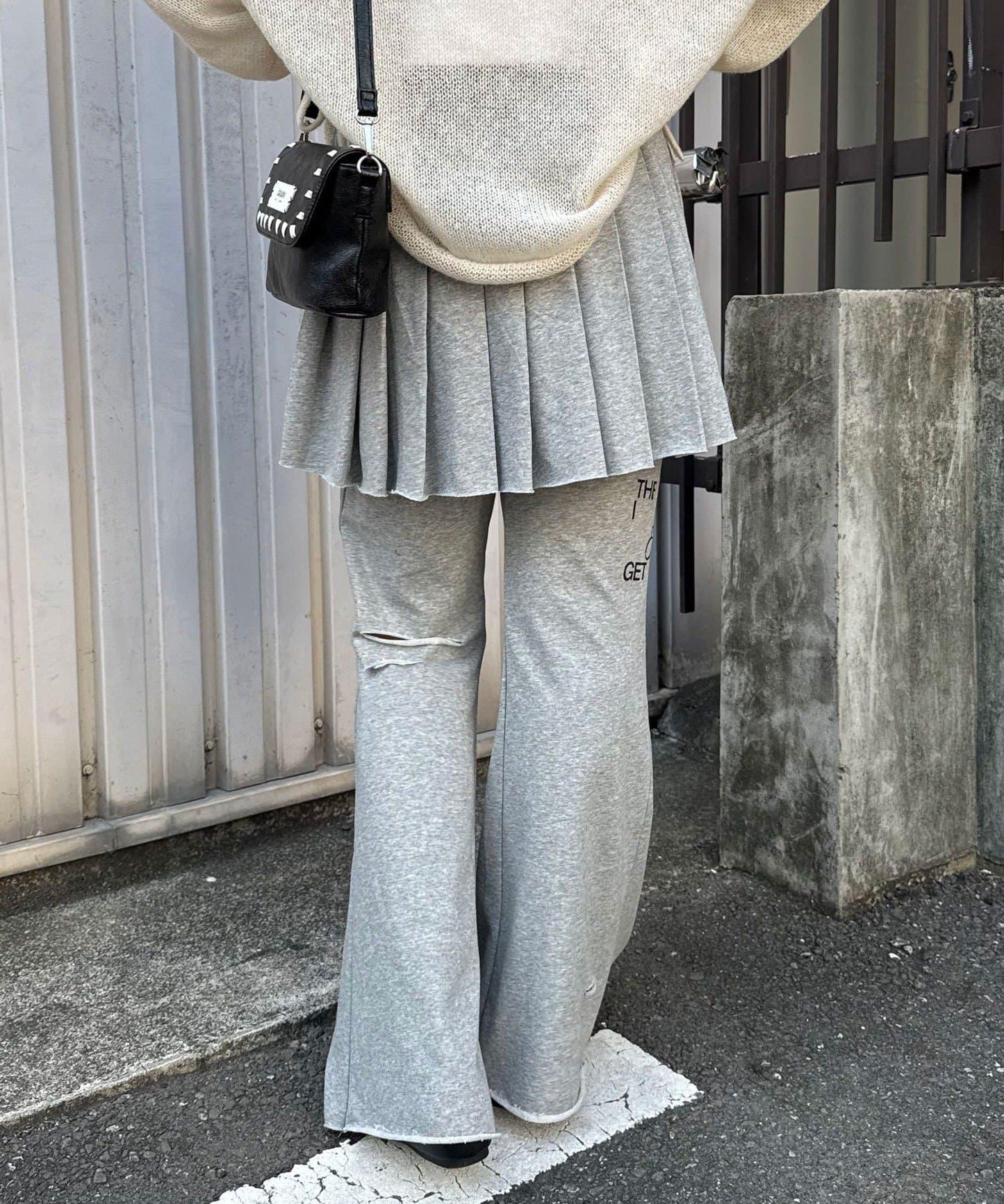 百褶裙疊穿印花標誌衛褲