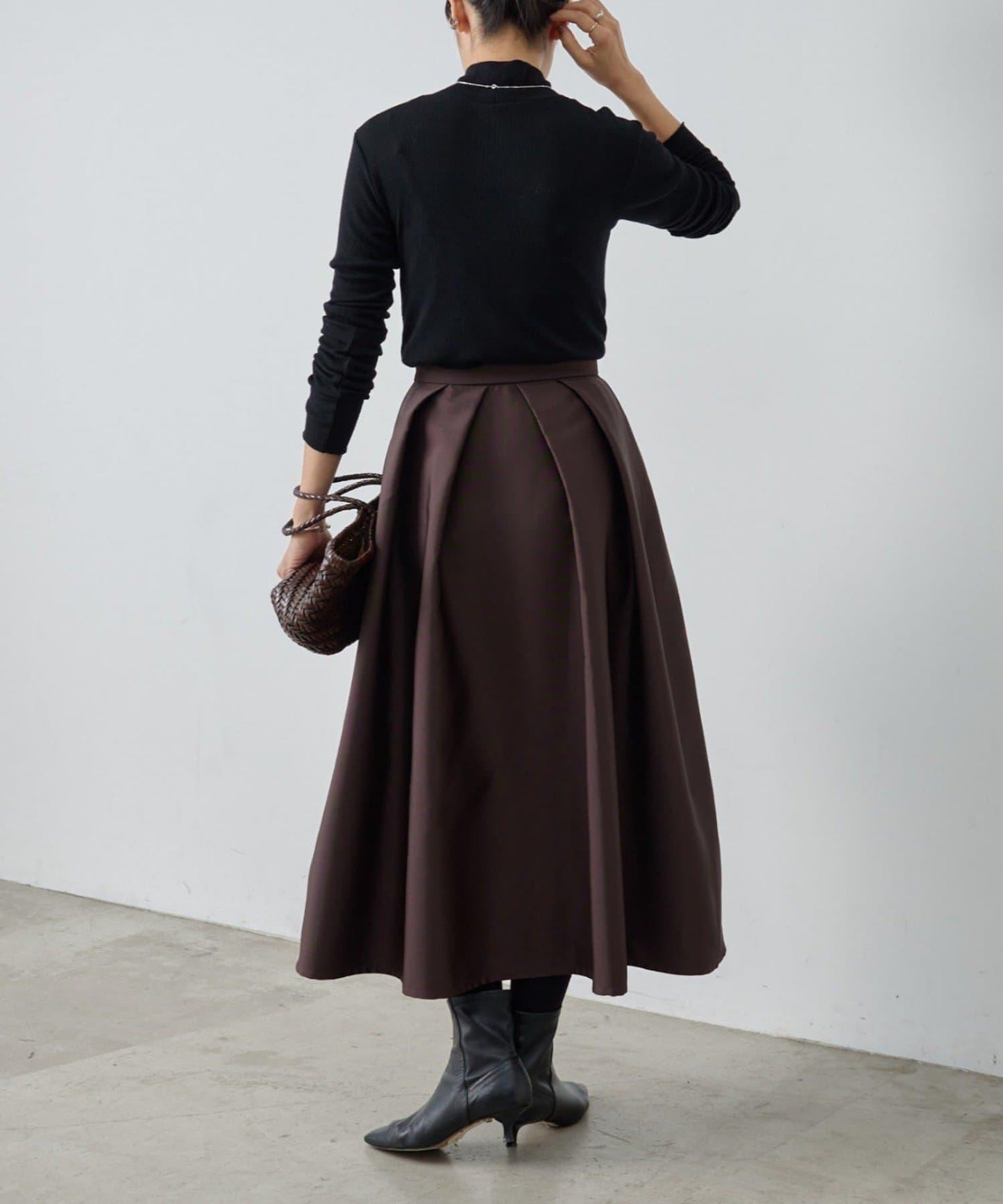 8月3日（週日）12點《15 quinze》雙面緞面半身裙