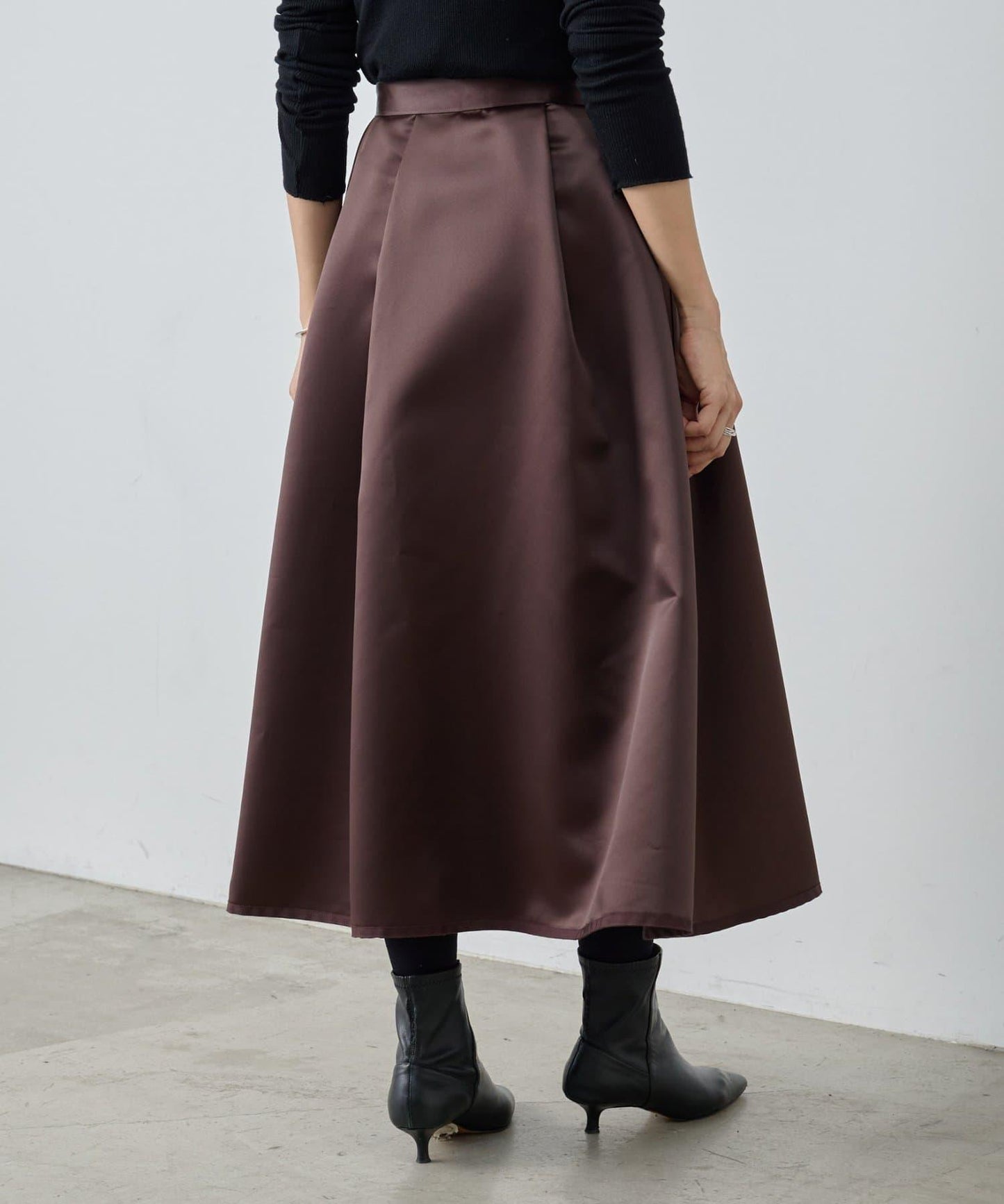 8月3日（週日）12點《15 quinze》雙面緞面半身裙