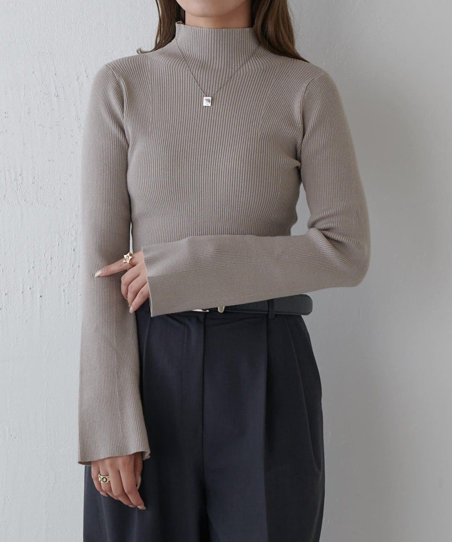 喇叭袖修身高領針織衫