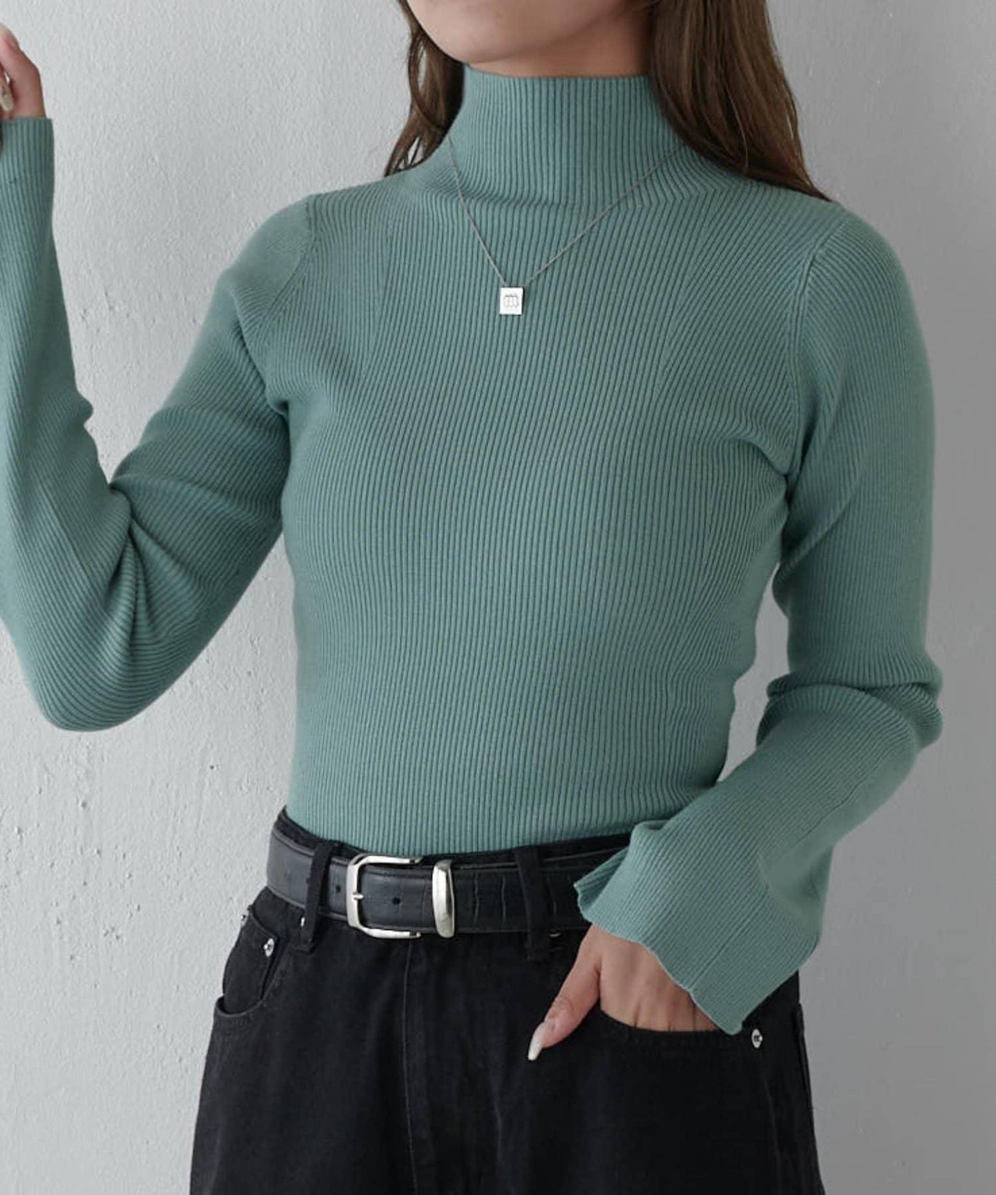 喇叭袖修身高領針織衫