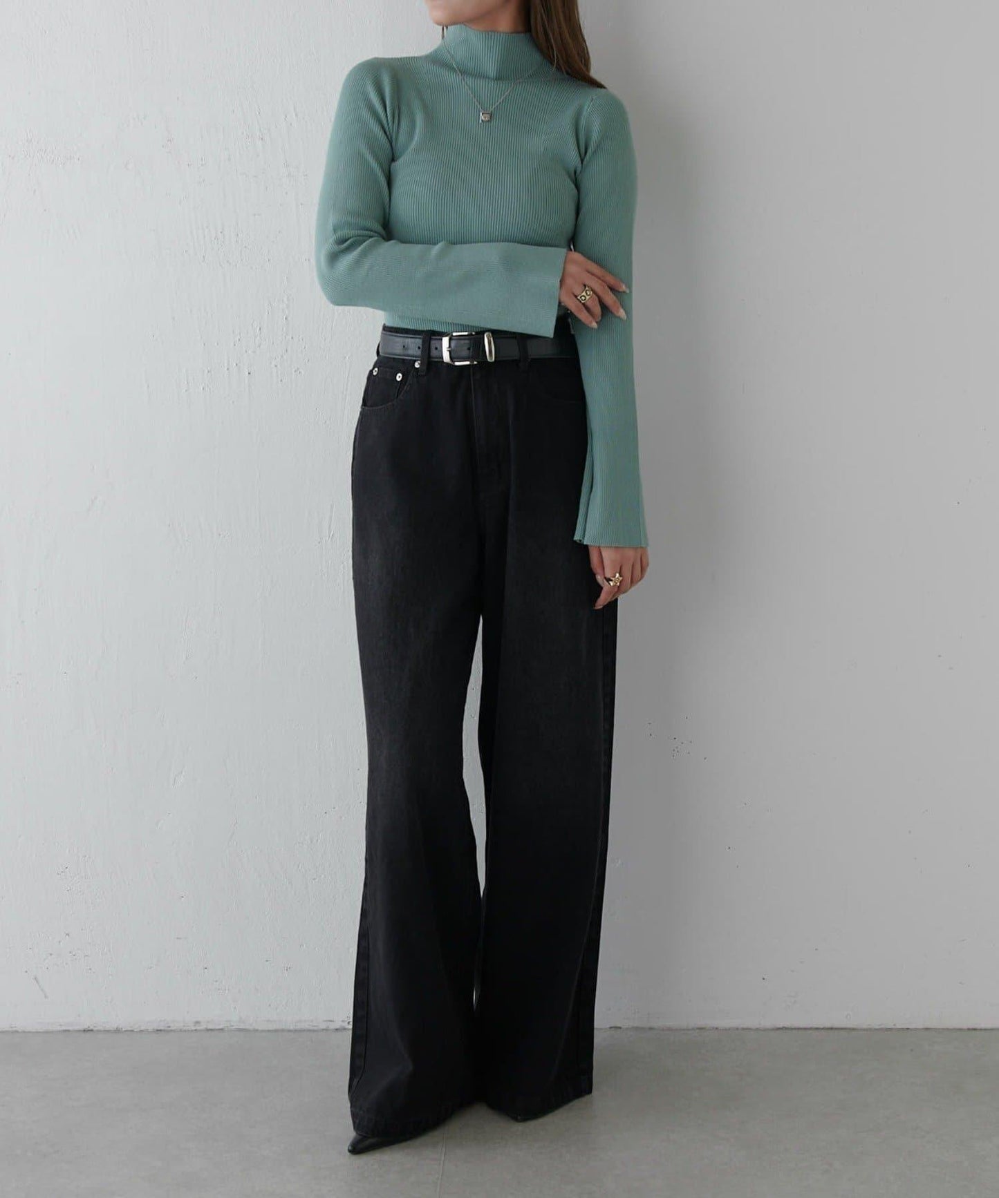 喇叭袖修身高領針織衫