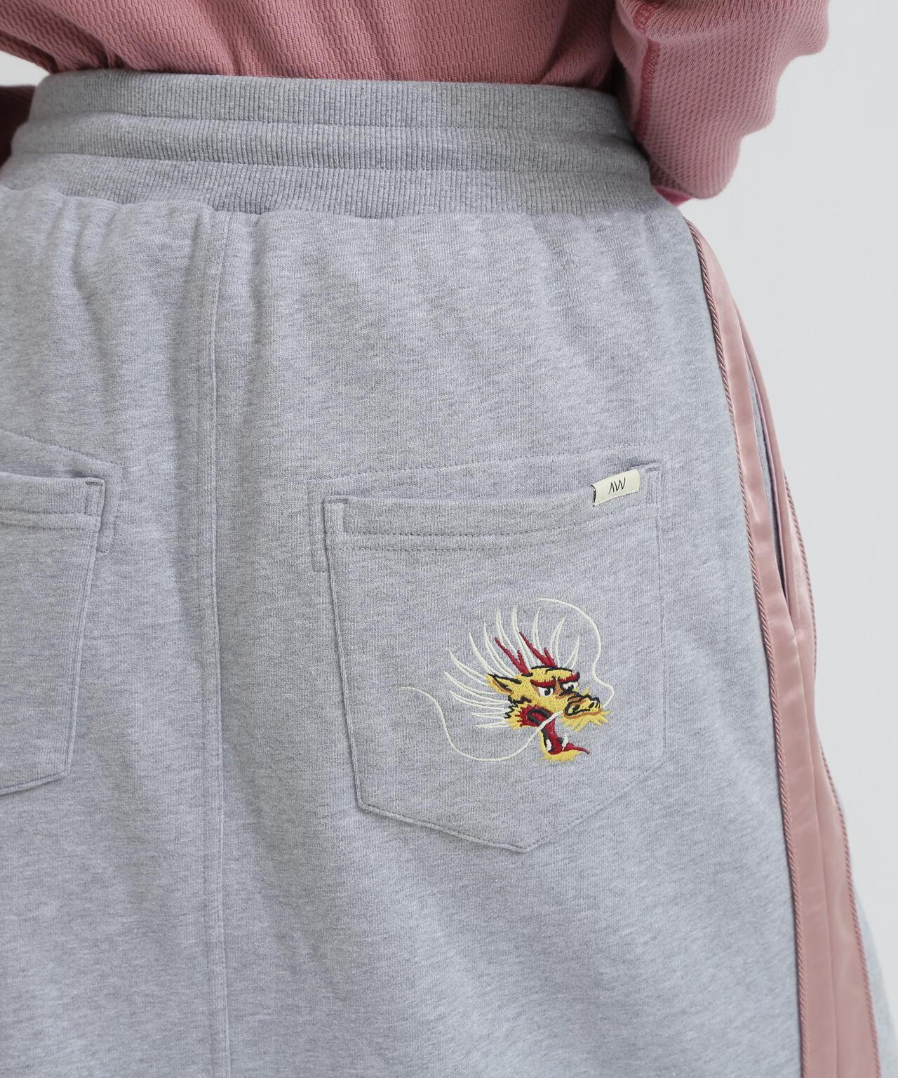 《SOUVENIR COLLECTION》女士緞面拼接棒球夾克半身裙
