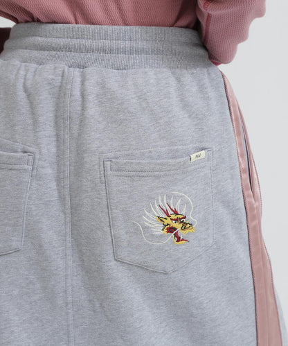 《SOUVENIR COLLECTION》女士緞面拼接棒球夾克半身裙