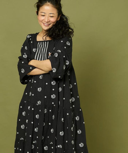 亮片刺繡月亮與星星連衣裙