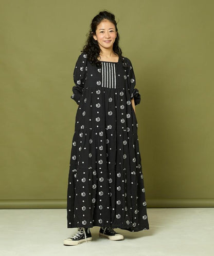 亮片刺繡月亮與星星連衣裙