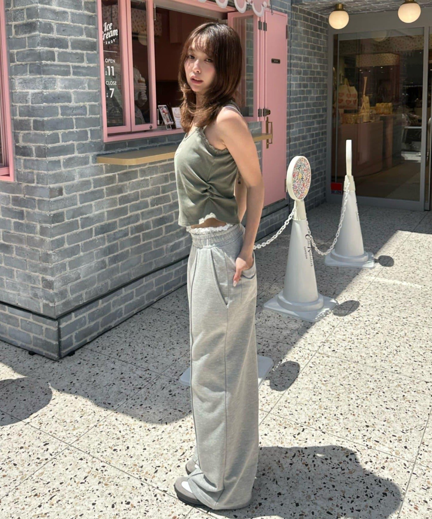 蕾絲Logo帶胸墊疊穿吊帶背心