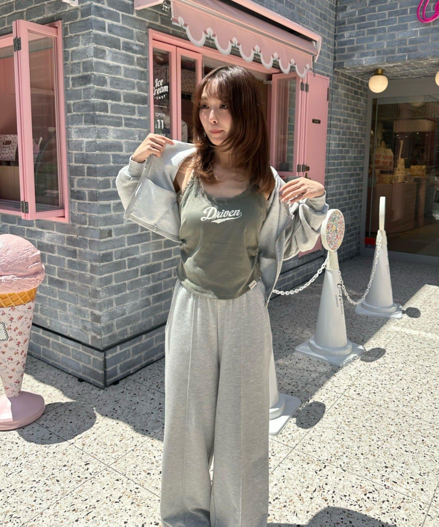 蕾絲Logo帶胸墊疊穿吊帶背心