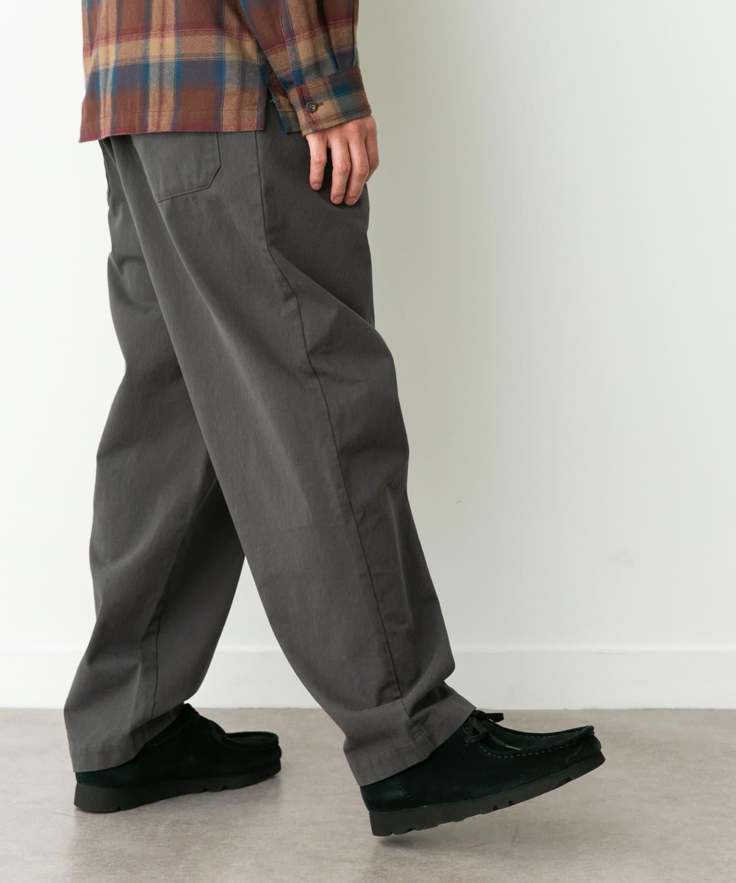 基礎寬鬆休閒斜紋棉布長褲