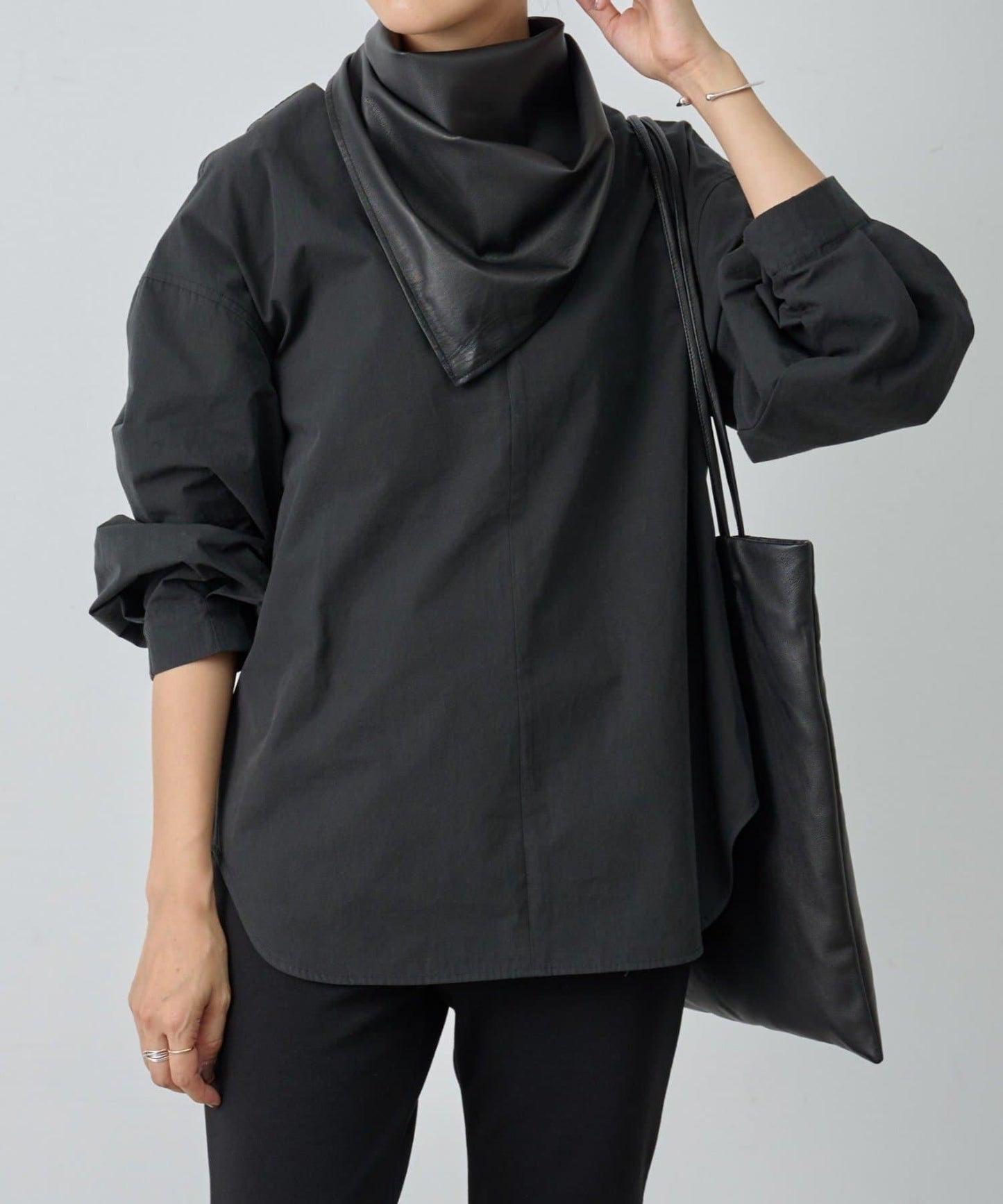 《15 quinze》皮質圍巾