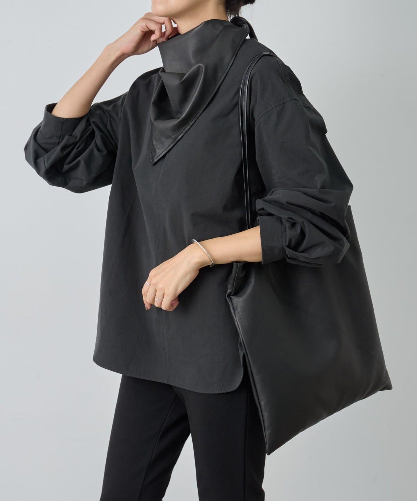 《15 quinze》皮質圍巾