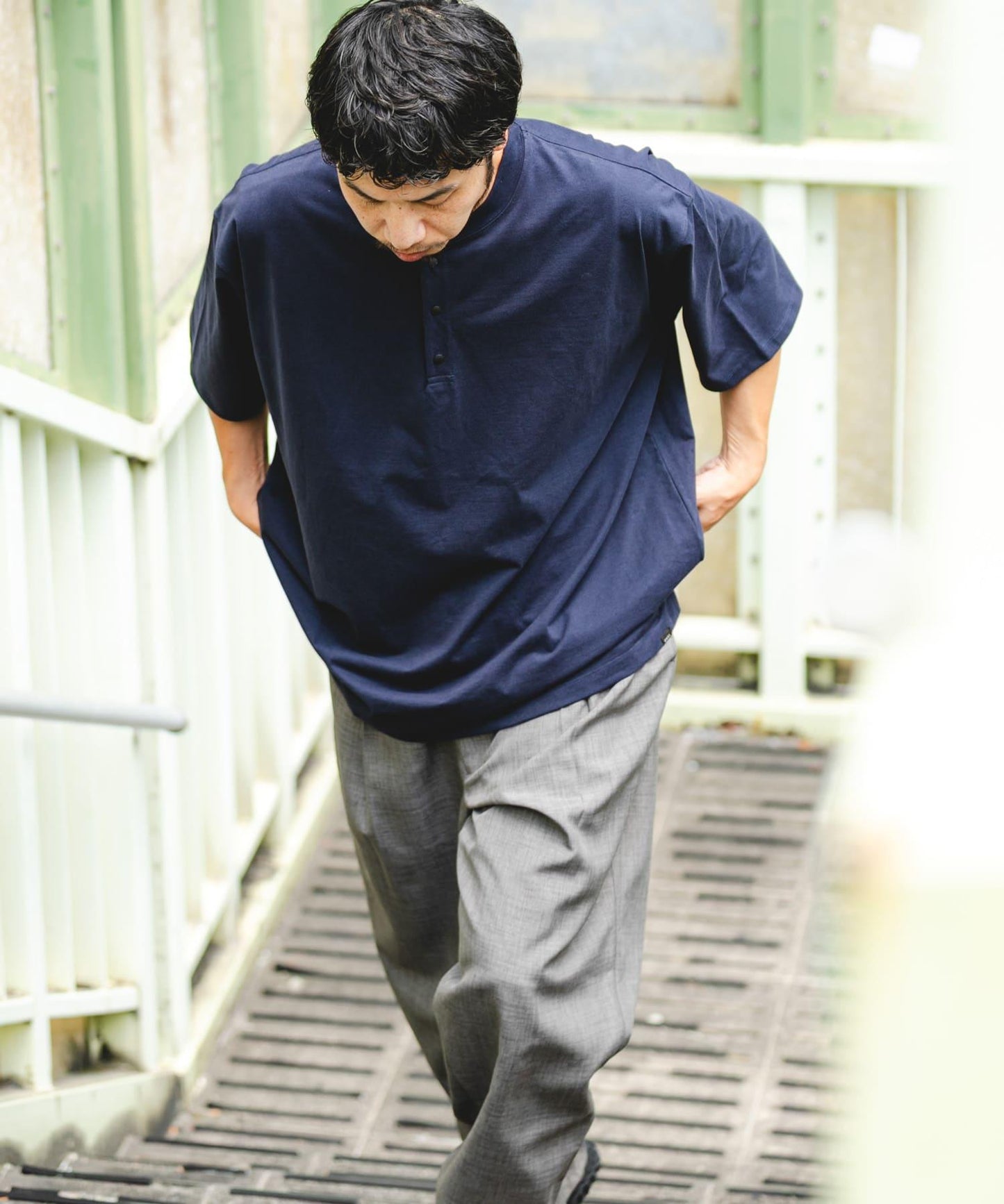 『UR TECH』寬鬆亨利領T恤