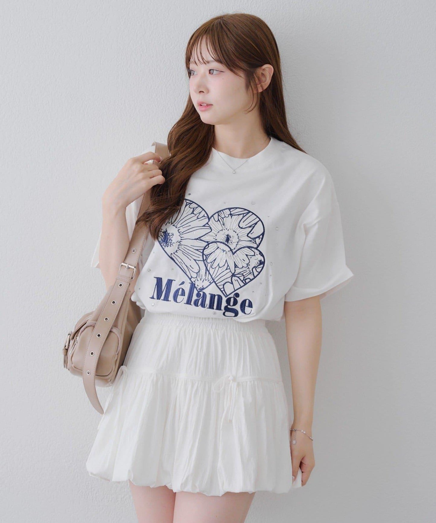 亮片花朵刺繡寬鬆T恤