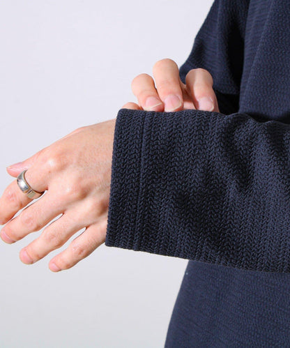 【系列累計人氣】【推薦作為夾克內搭】浮雕提花長袖T恤