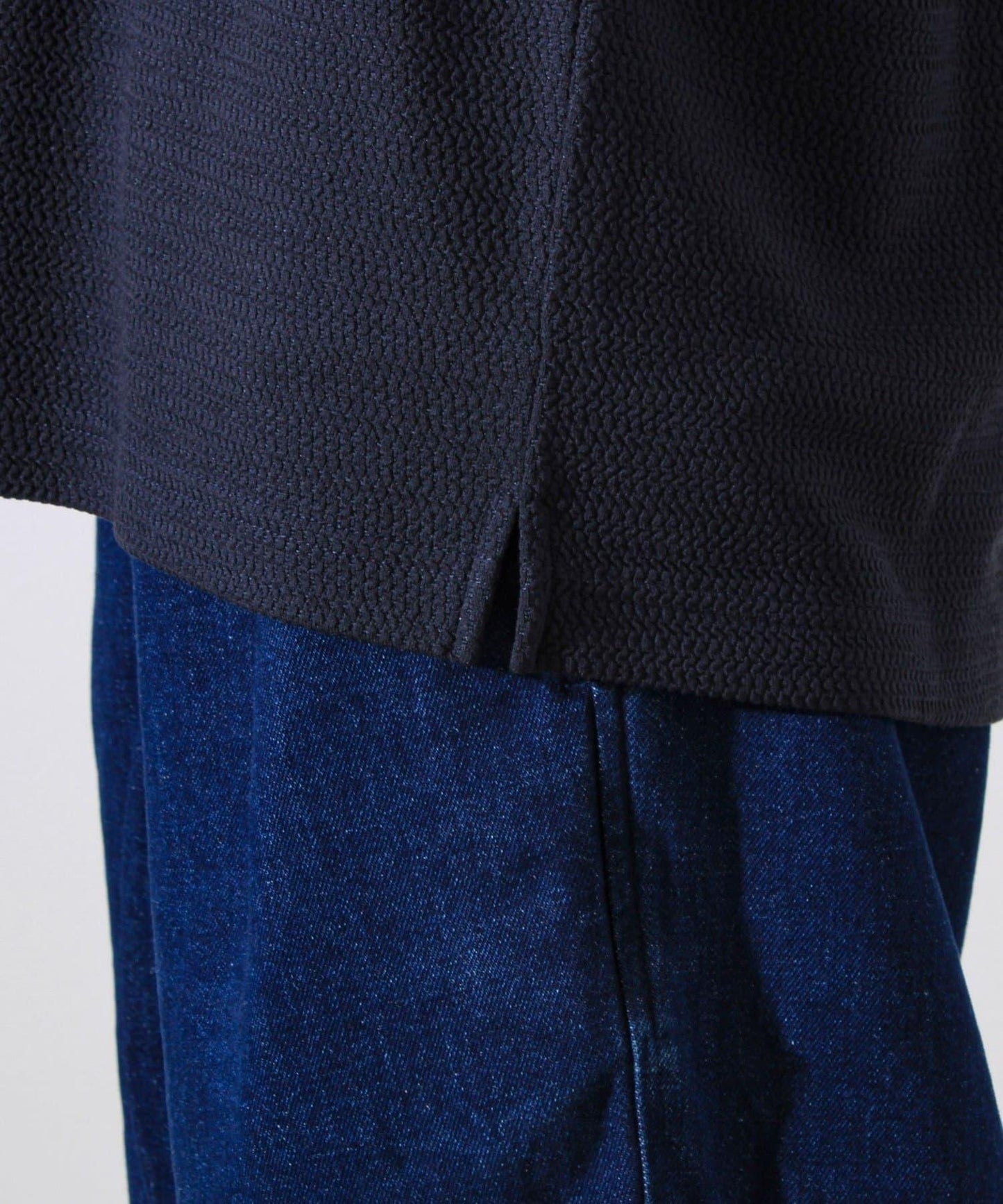 【系列累計人氣】【推薦作為夾克內搭】浮雕提花長袖T恤