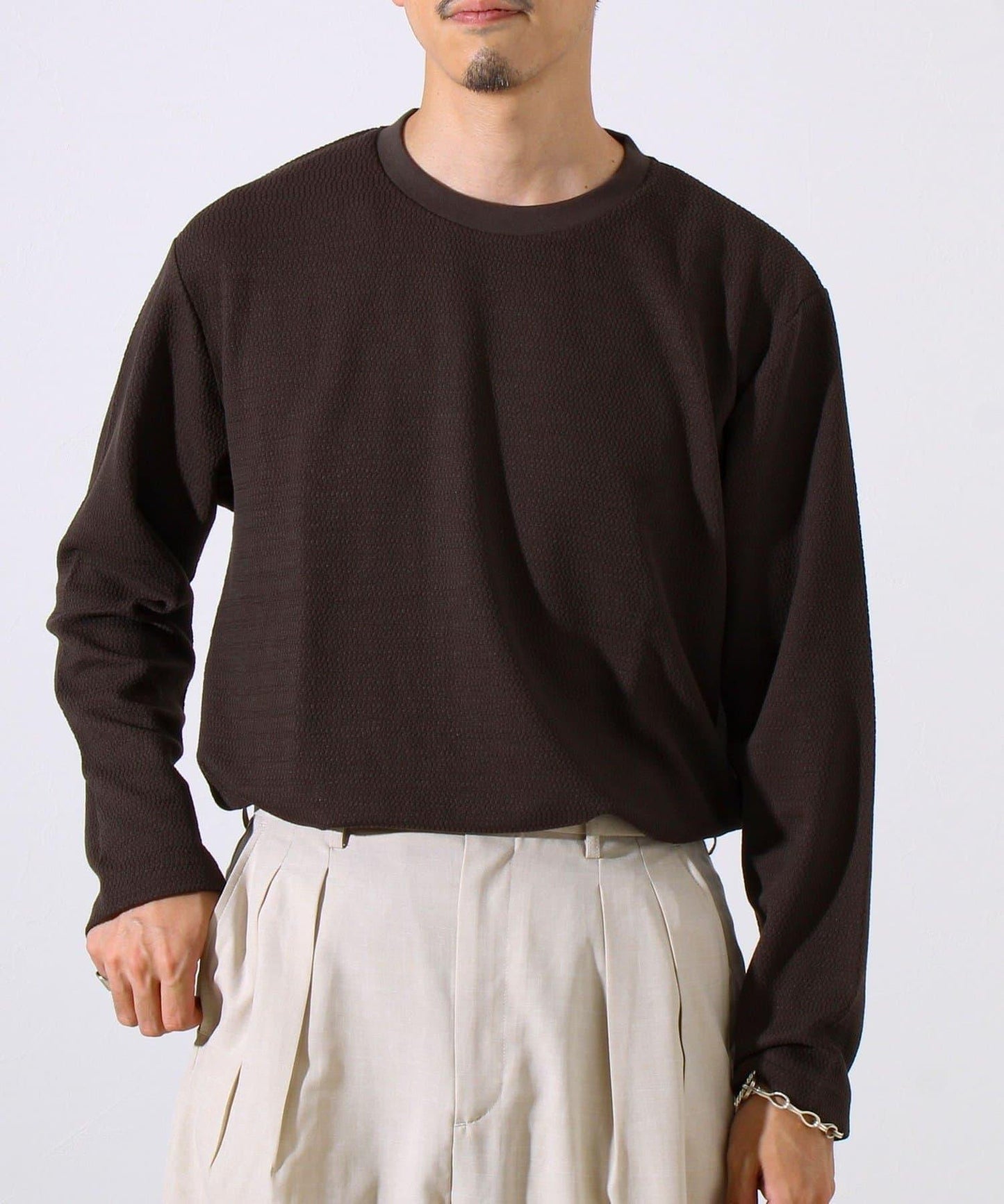 【系列累計人氣】【推薦作為夾克內搭】浮雕提花長袖T恤