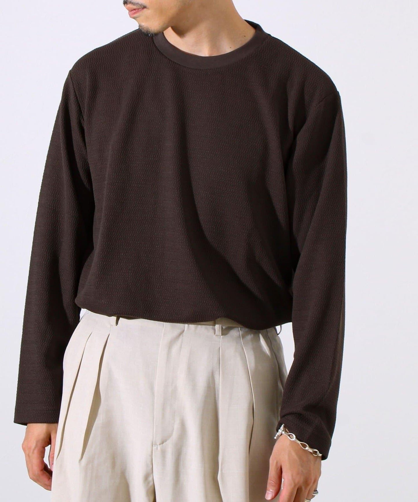 【系列累計人氣】【推薦作為夾克內搭】浮雕提花長袖T恤