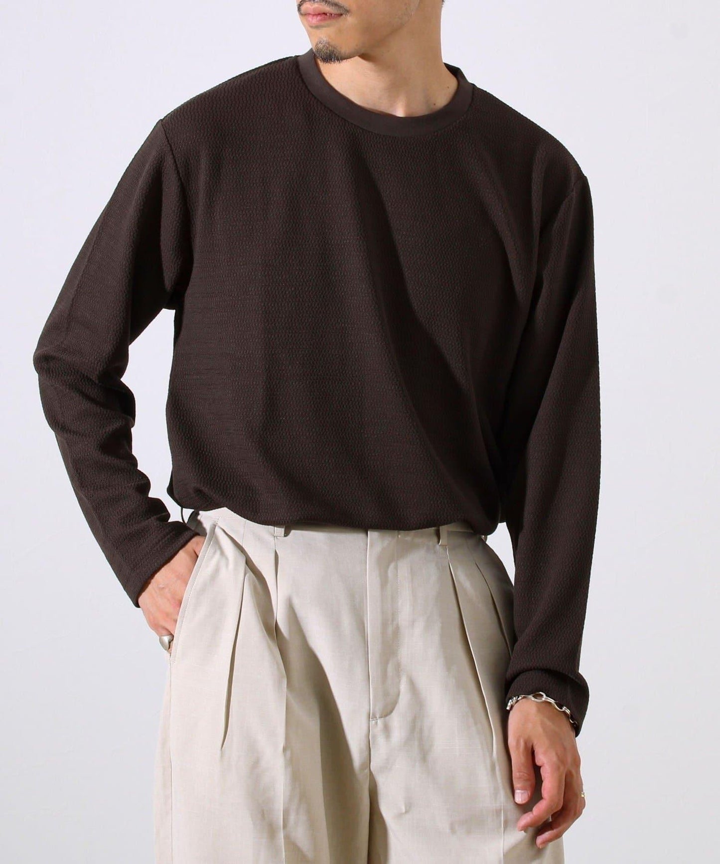 【系列累計人氣】【推薦作為夾克內搭】浮雕提花長袖T恤