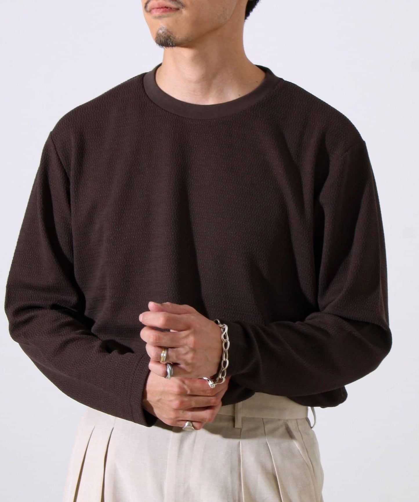 【系列累計人氣】【推薦作為夾克內搭】浮雕提花長袖T恤