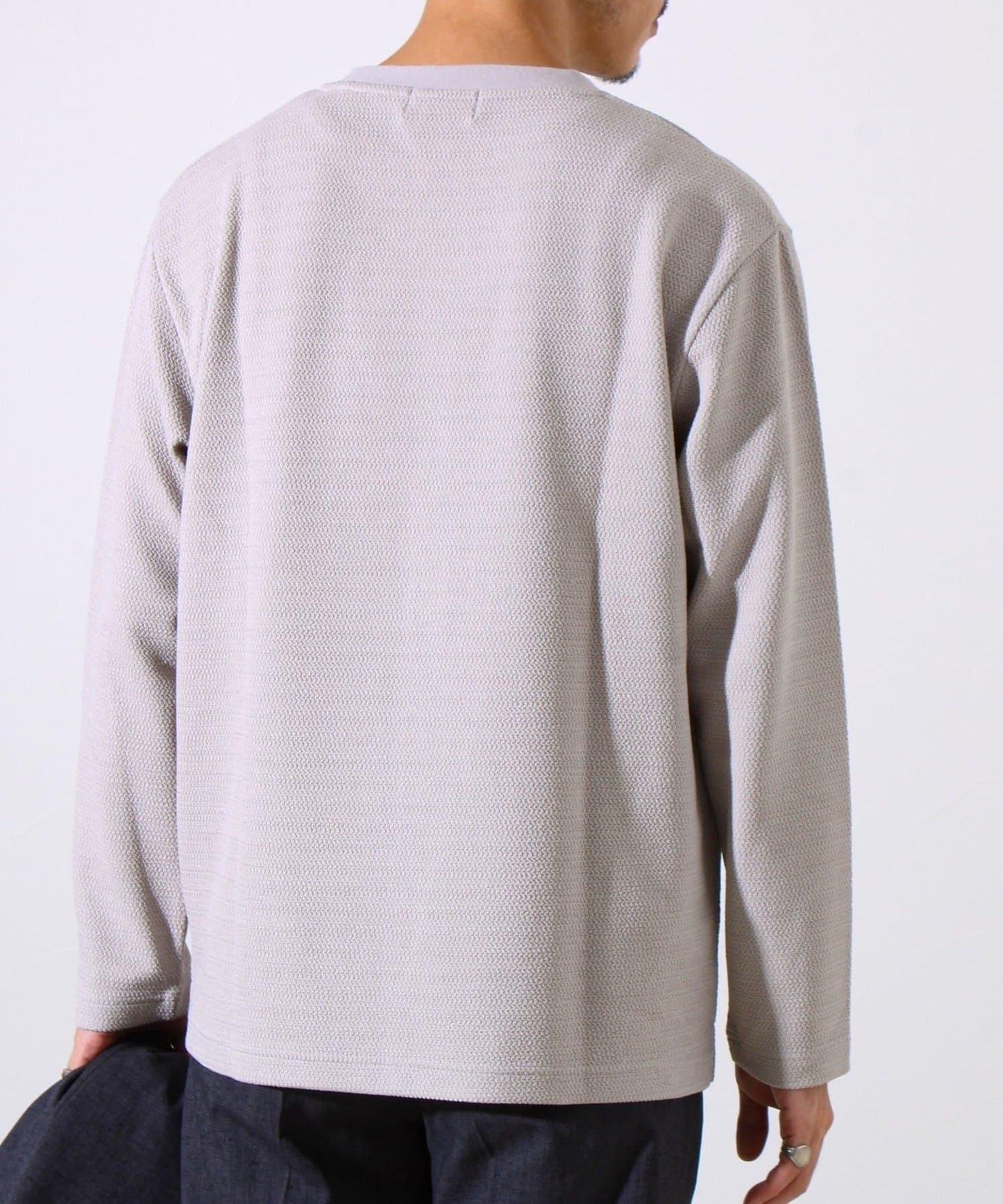 【系列累計人氣】【推薦作為夾克內搭】浮雕提花長袖T恤