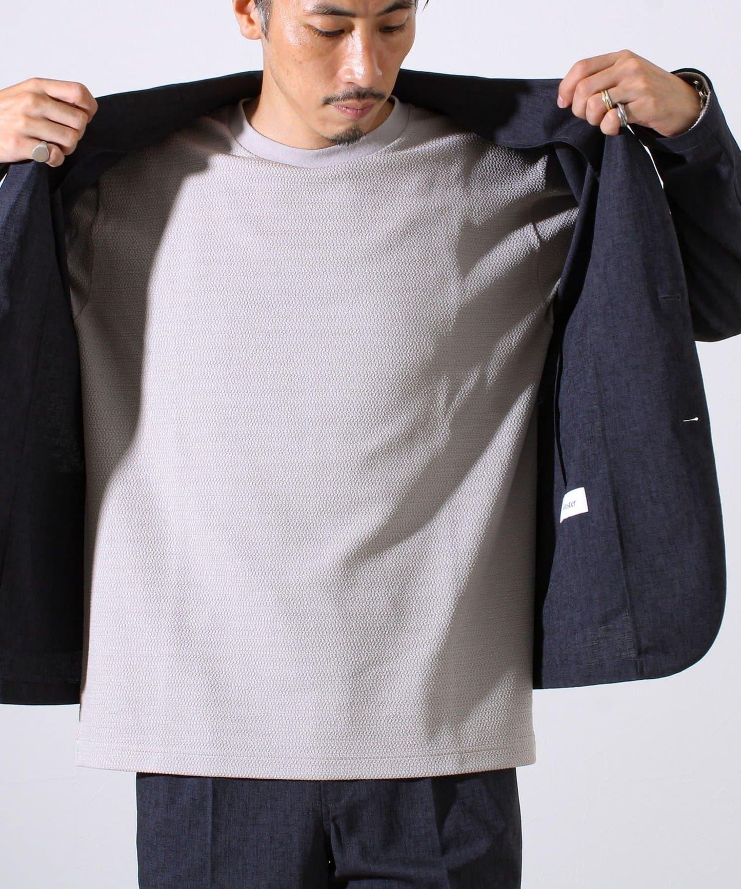 【系列累計人氣】【推薦作為夾克內搭】浮雕提花長袖T恤