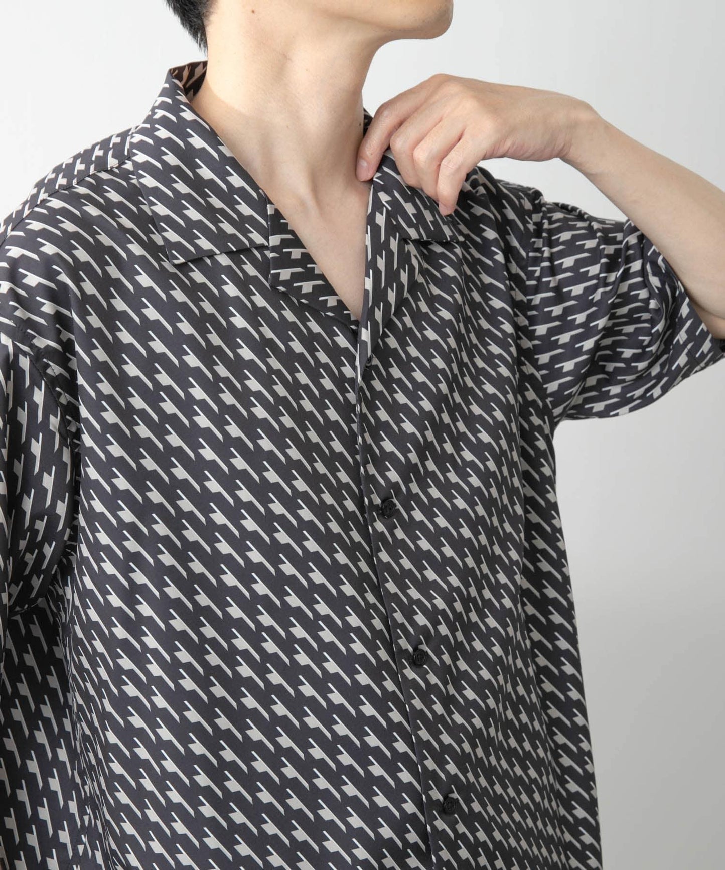 幾何印花開領襯衫A