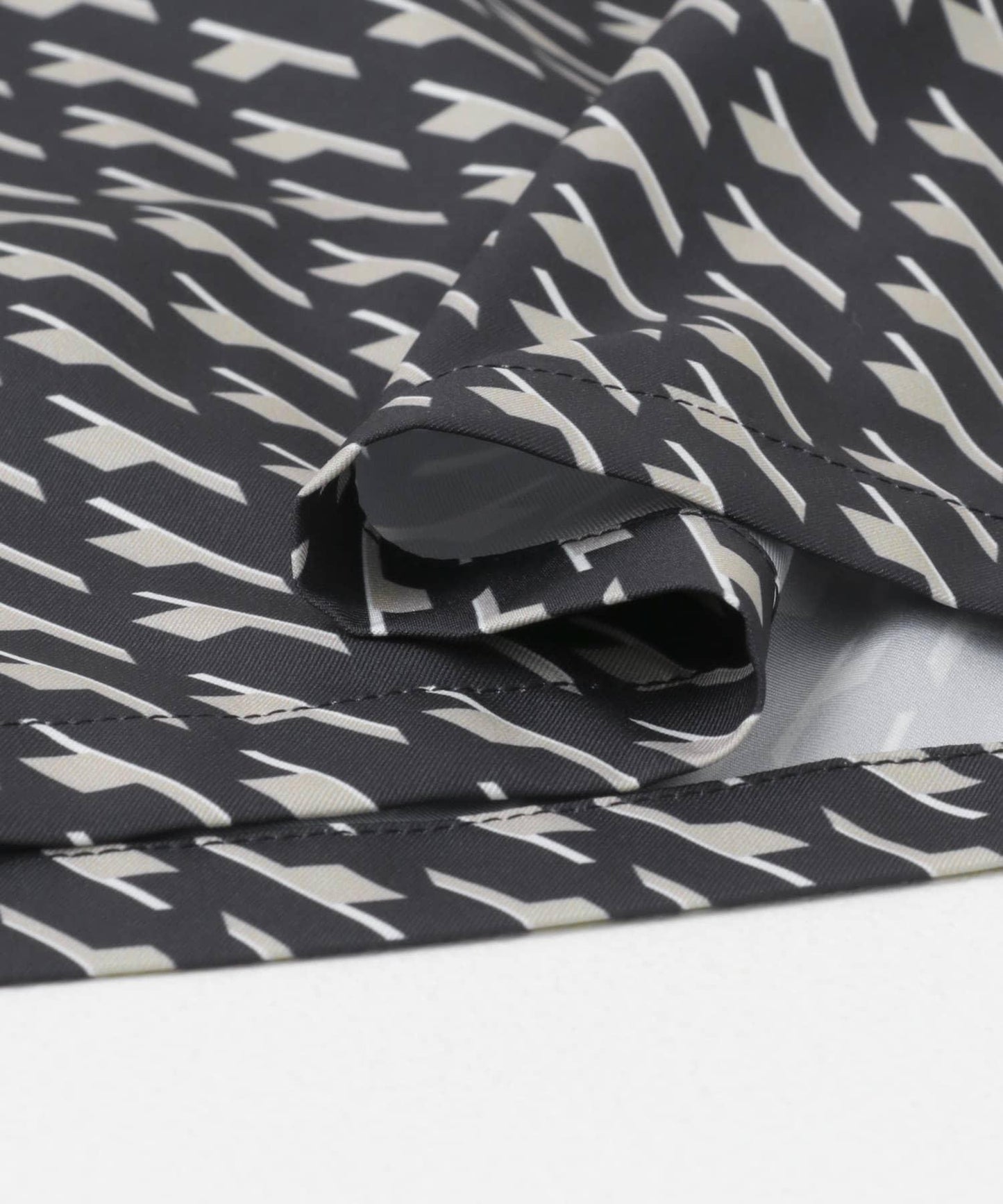 幾何印花開領襯衫A