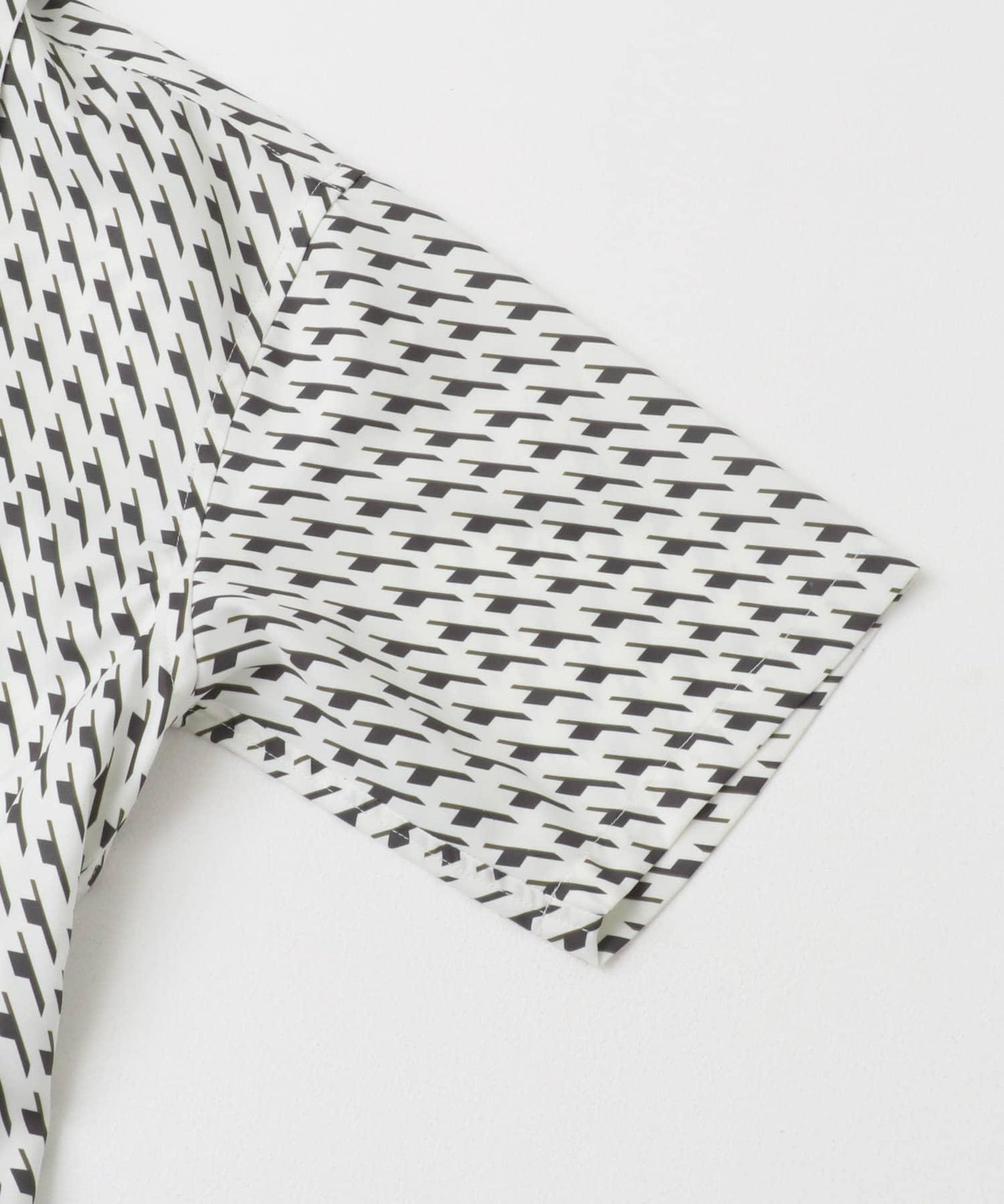 幾何印花開領襯衫A