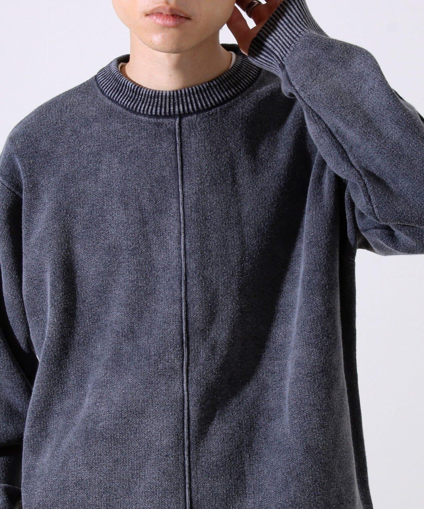 【縫製工藝展現主角細節】正面拼接圓領針織衫 酸洗工藝