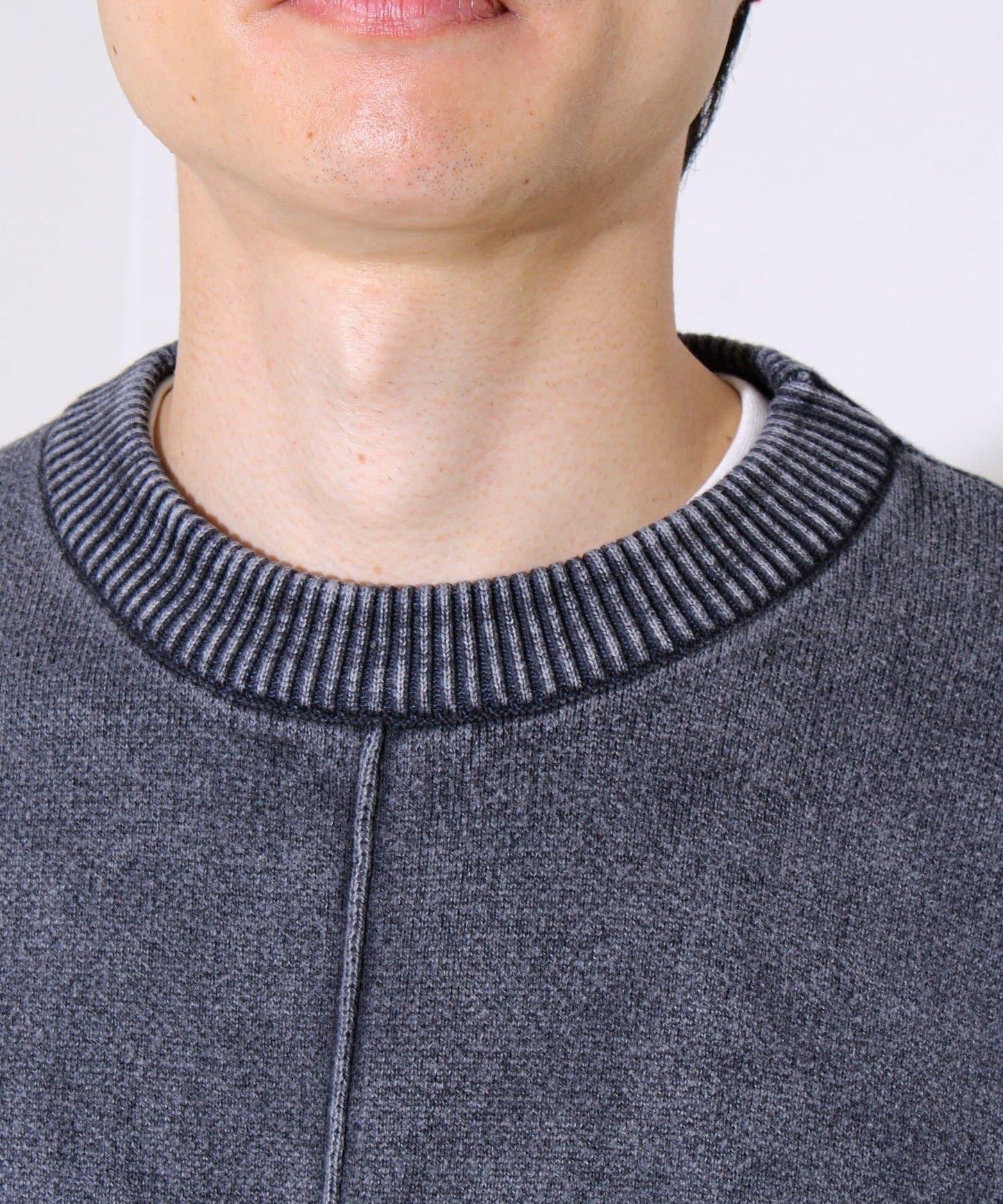 【縫製工藝展現主角細節】正面拼接圓領針織衫 酸洗工藝