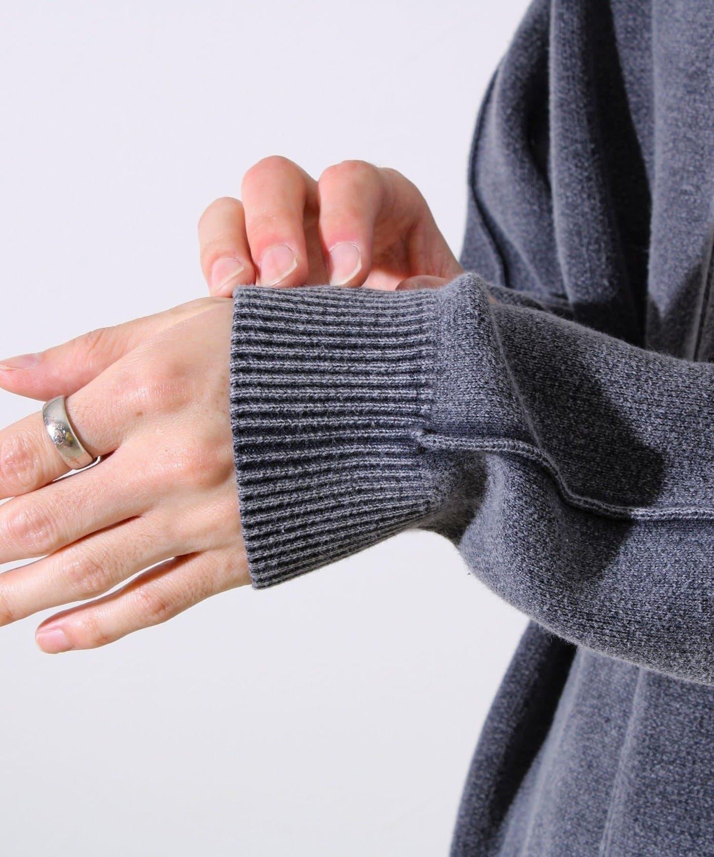 【縫製工藝展現主角細節】正面拼接圓領針織衫 酸洗工藝