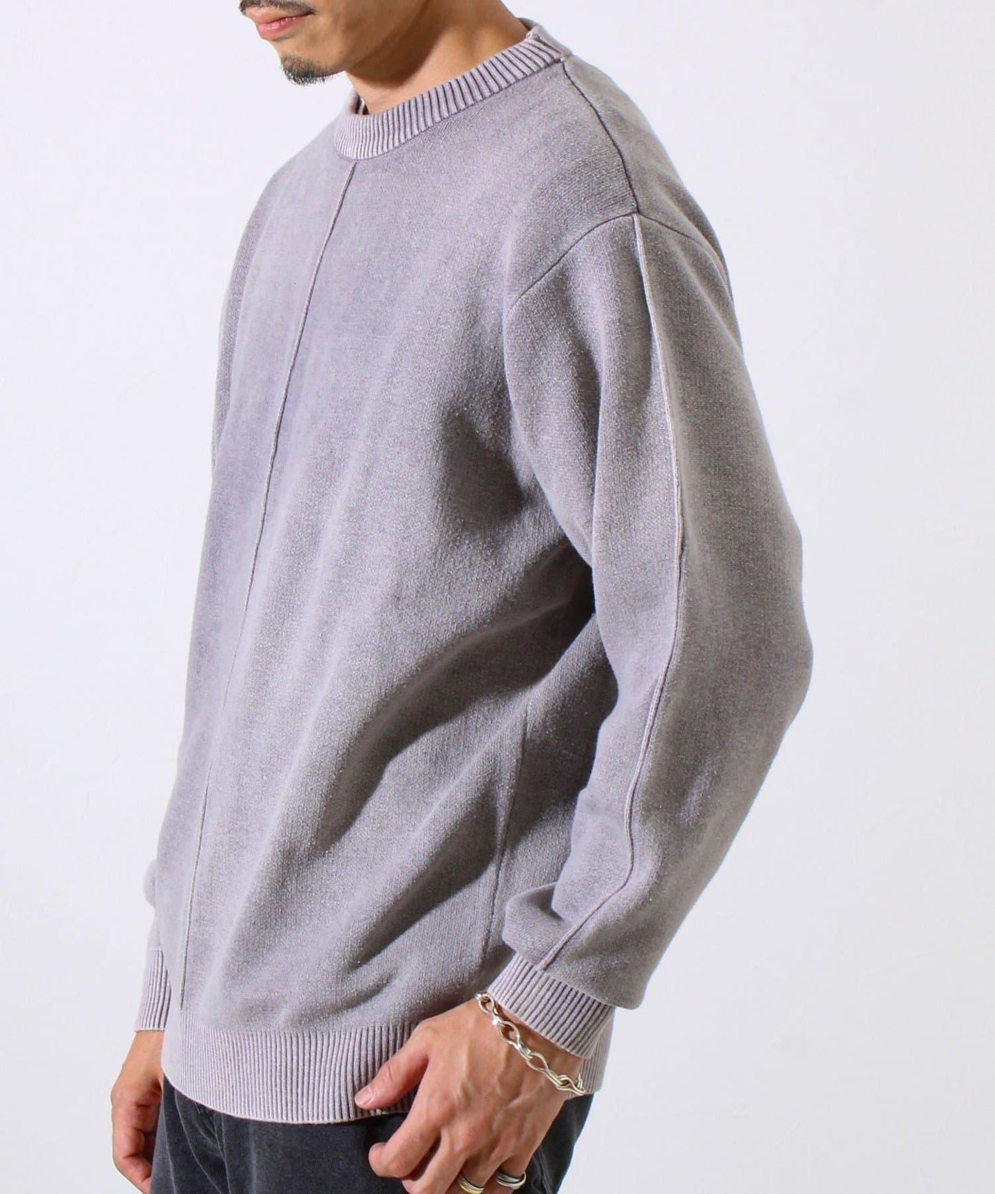 【縫製工藝展現主角細節】正面拼接圓領針織衫 酸洗工藝