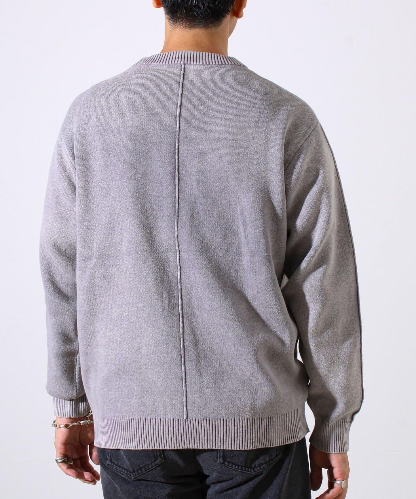 【縫製工藝展現主角細節】正面拼接圓領針織衫 酸洗工藝