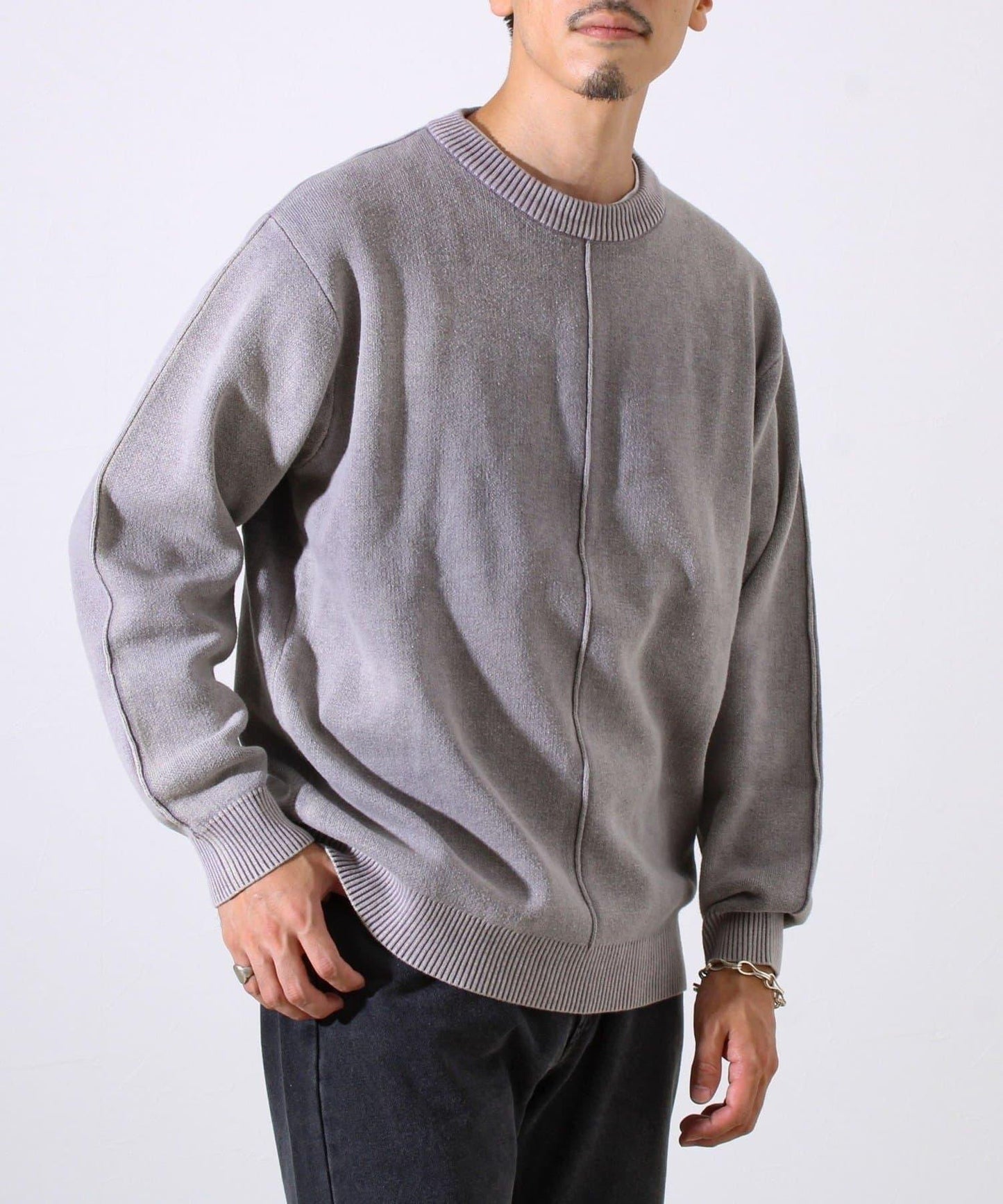 【縫製工藝展現主角細節】正面拼接圓領針織衫 酸洗工藝