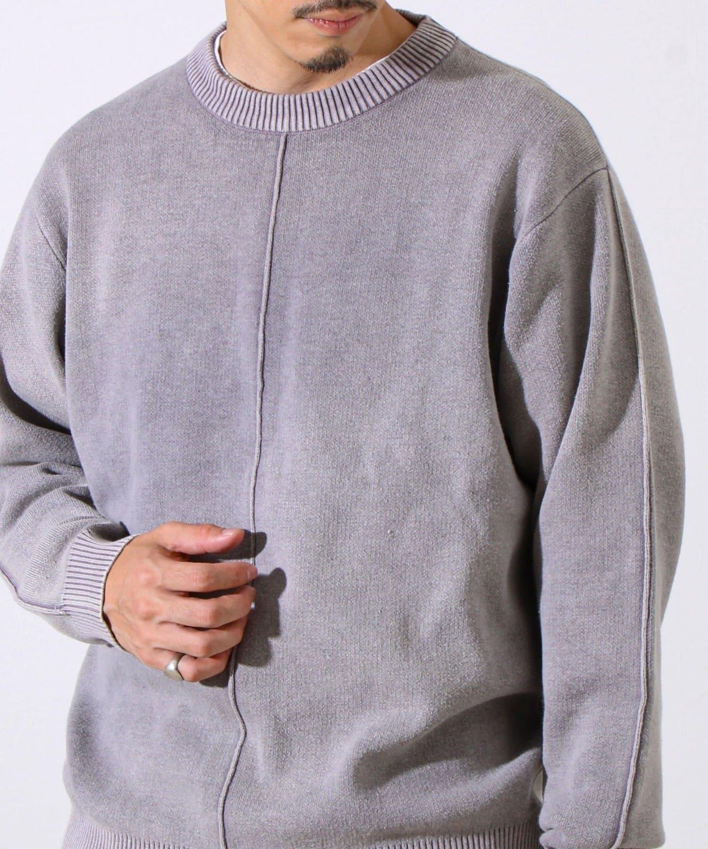 【縫製工藝展現主角細節】正面拼接圓領針織衫 酸洗工藝