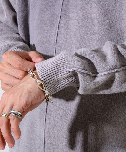 【縫製工藝展現主角細節】正面拼接圓領針織衫 酸洗工藝